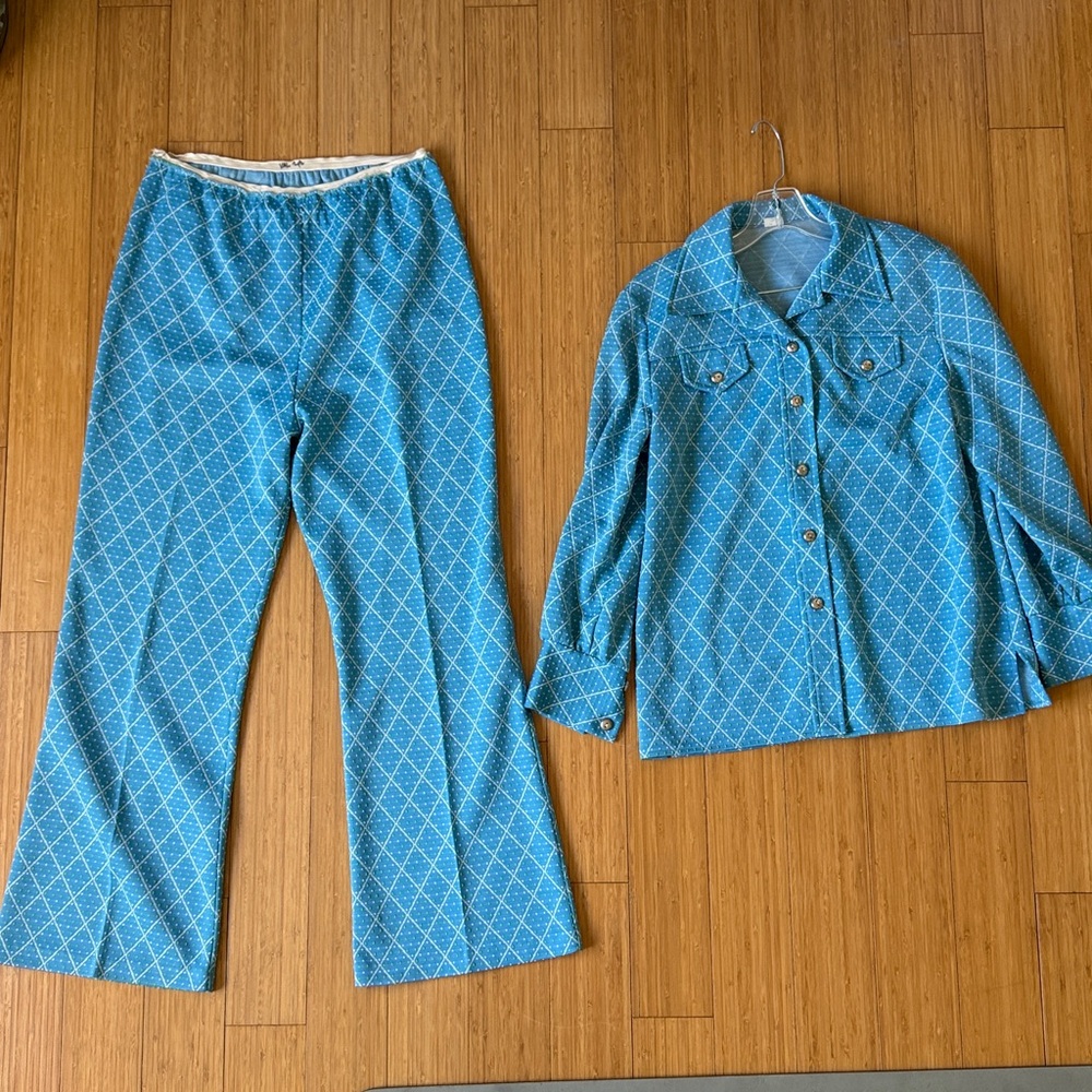 Blue Diamond Pattern Women’s 2 Piece Set Knit Shirt & Pants